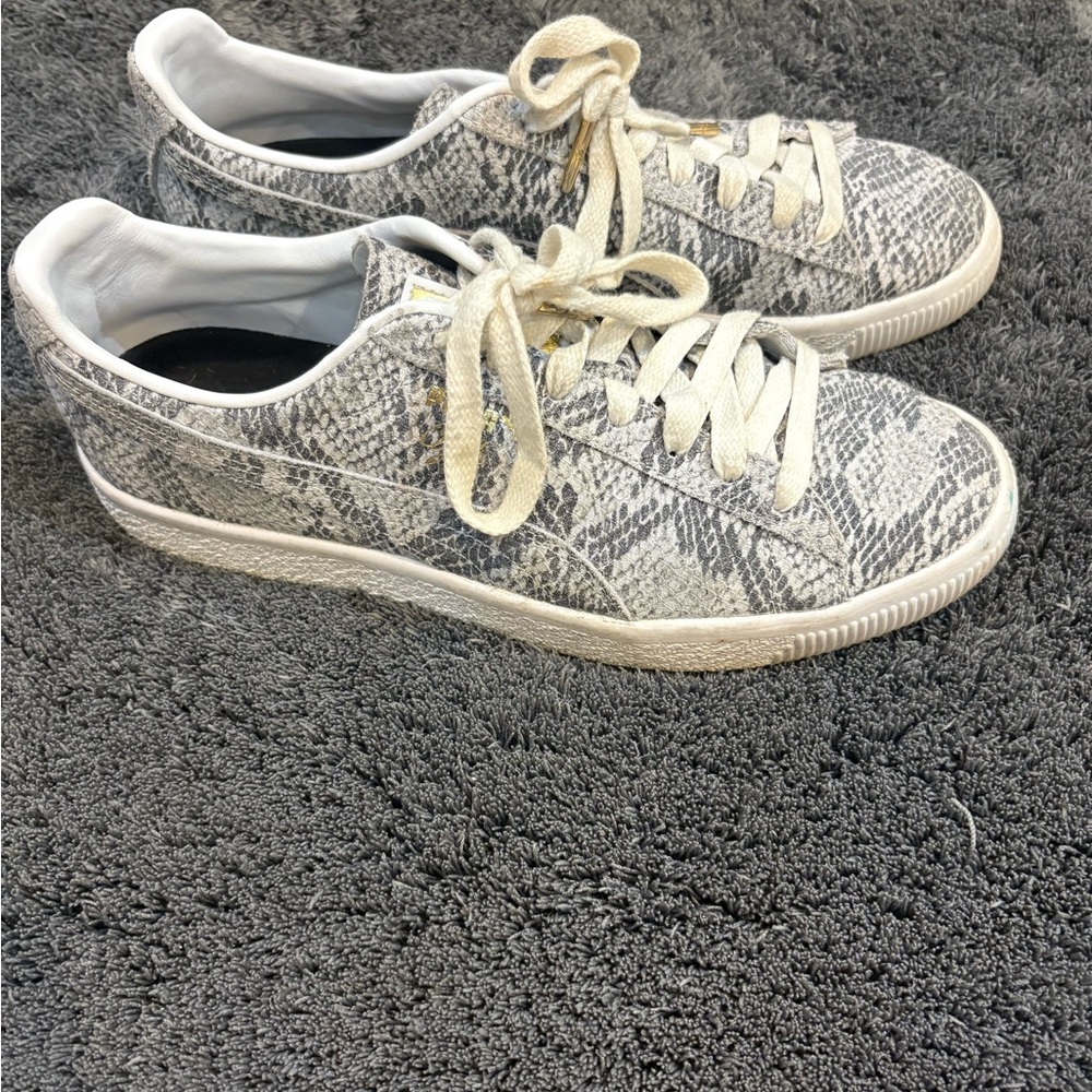 Women’s size 9 puma sneakers